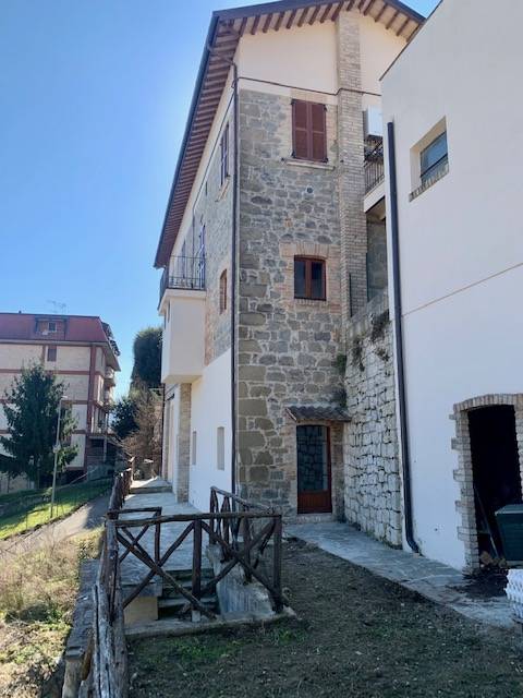 CASA CON GIARDINO in vendita a Roccafluvione