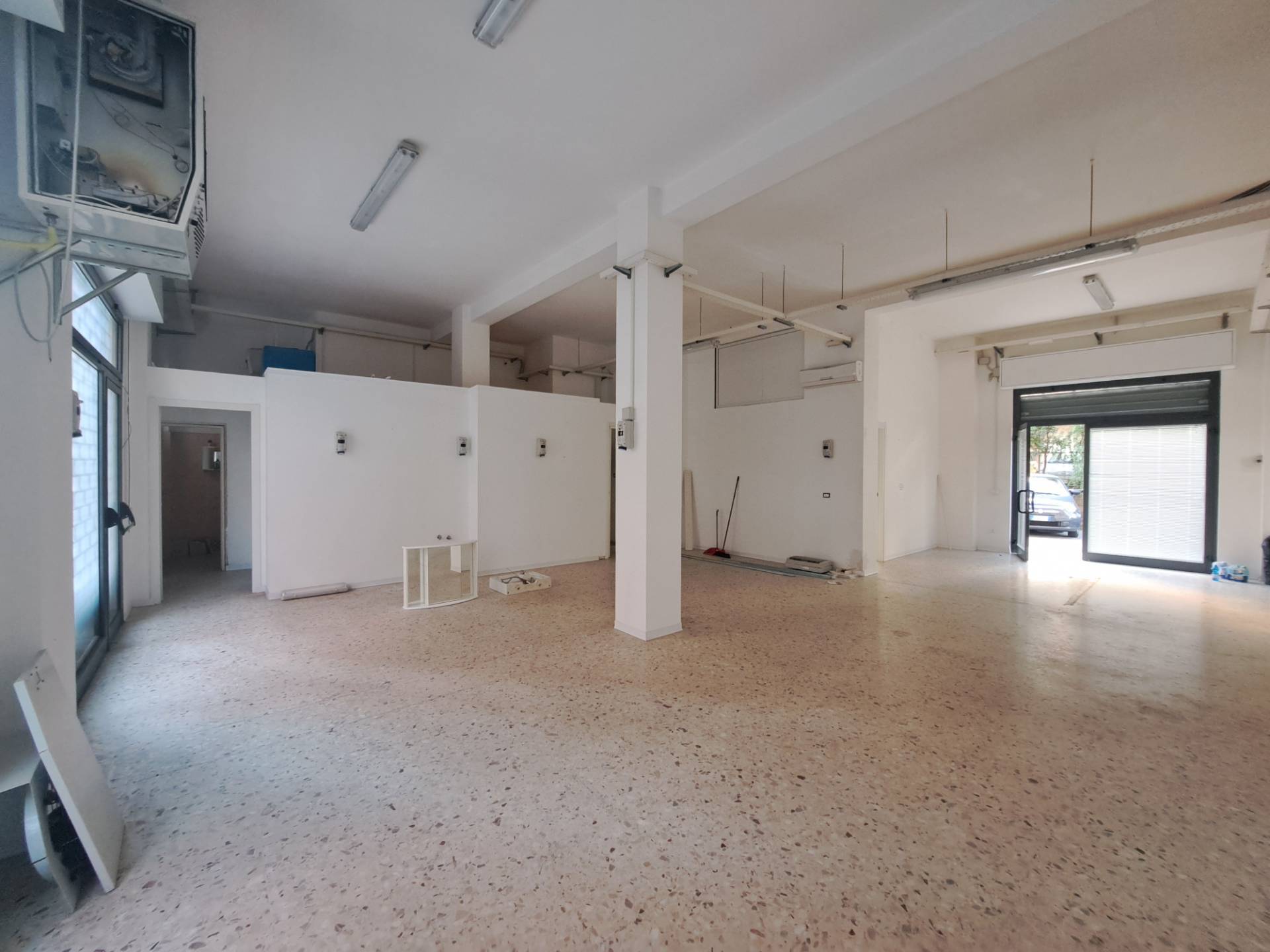 Locale commerciale in affitto a Ascoli Piceno, Porta Maggiore
