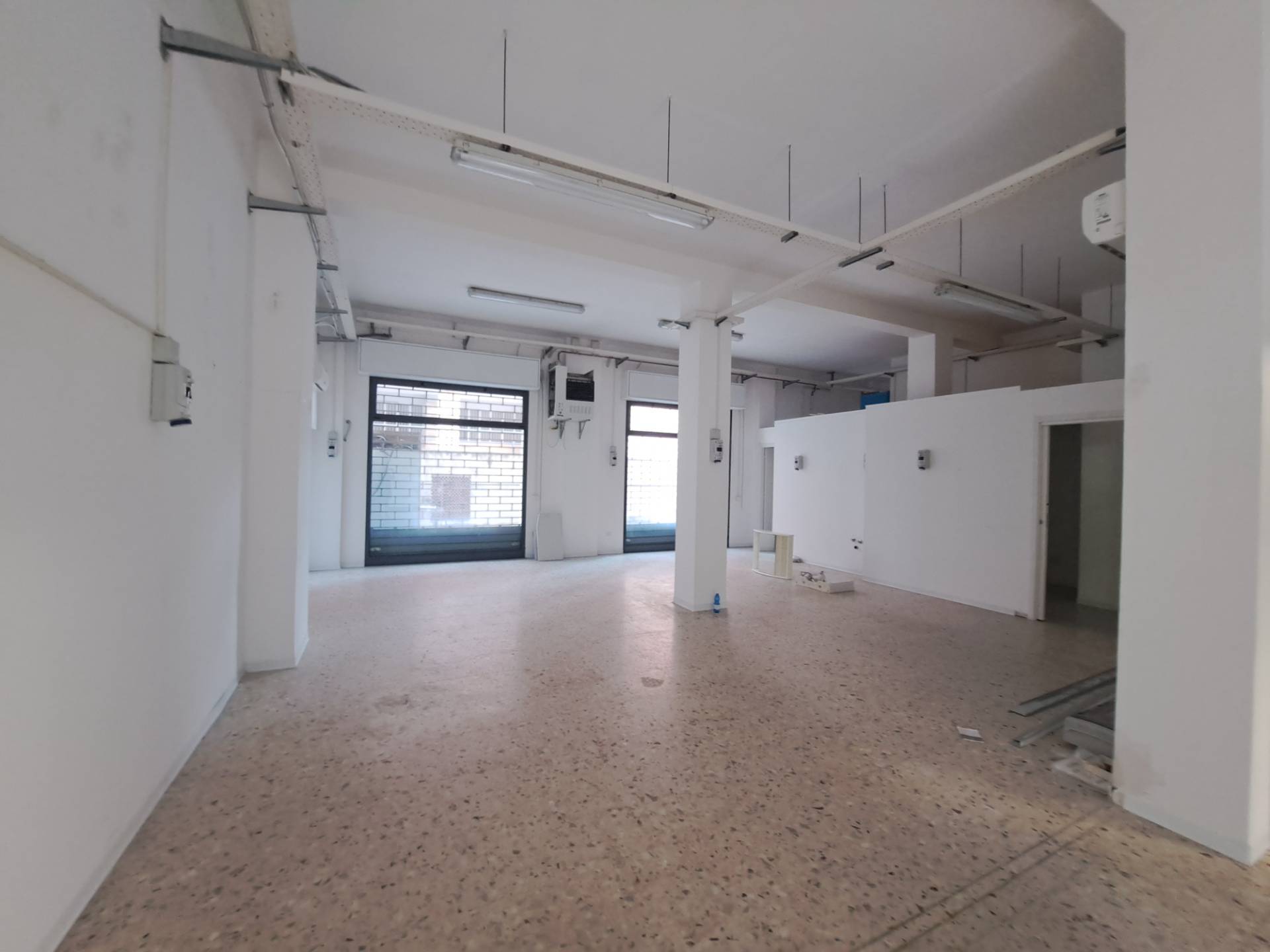 Locale commerciale in affitto a Ascoli Piceno, Porta Maggiore
