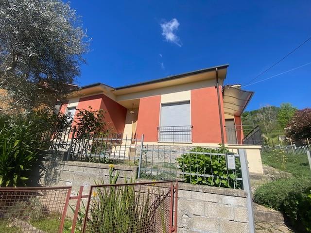 Casa indipendente con giardino, Lucca balbano