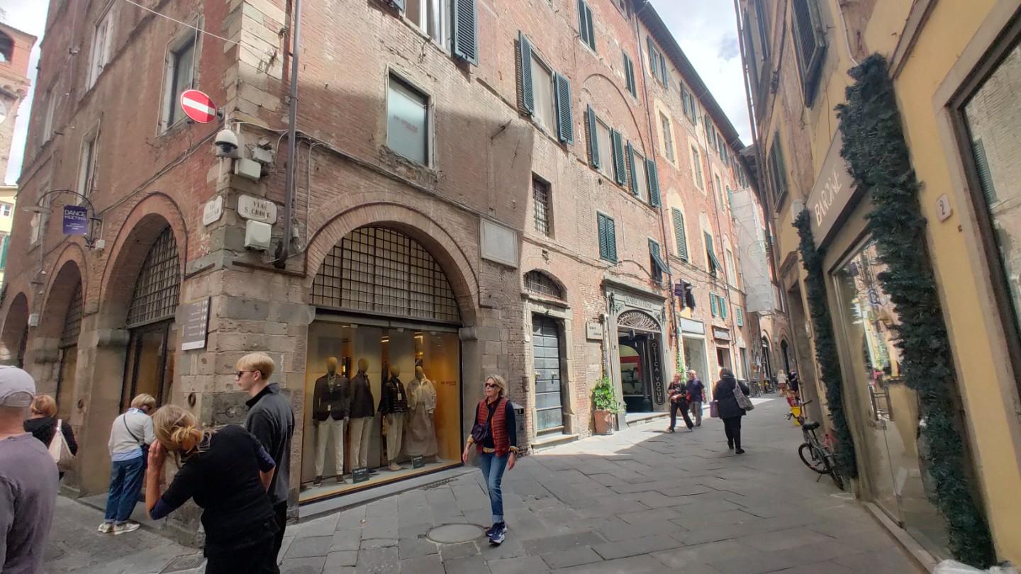 Trilocale ristrutturato, Lucca centro storico