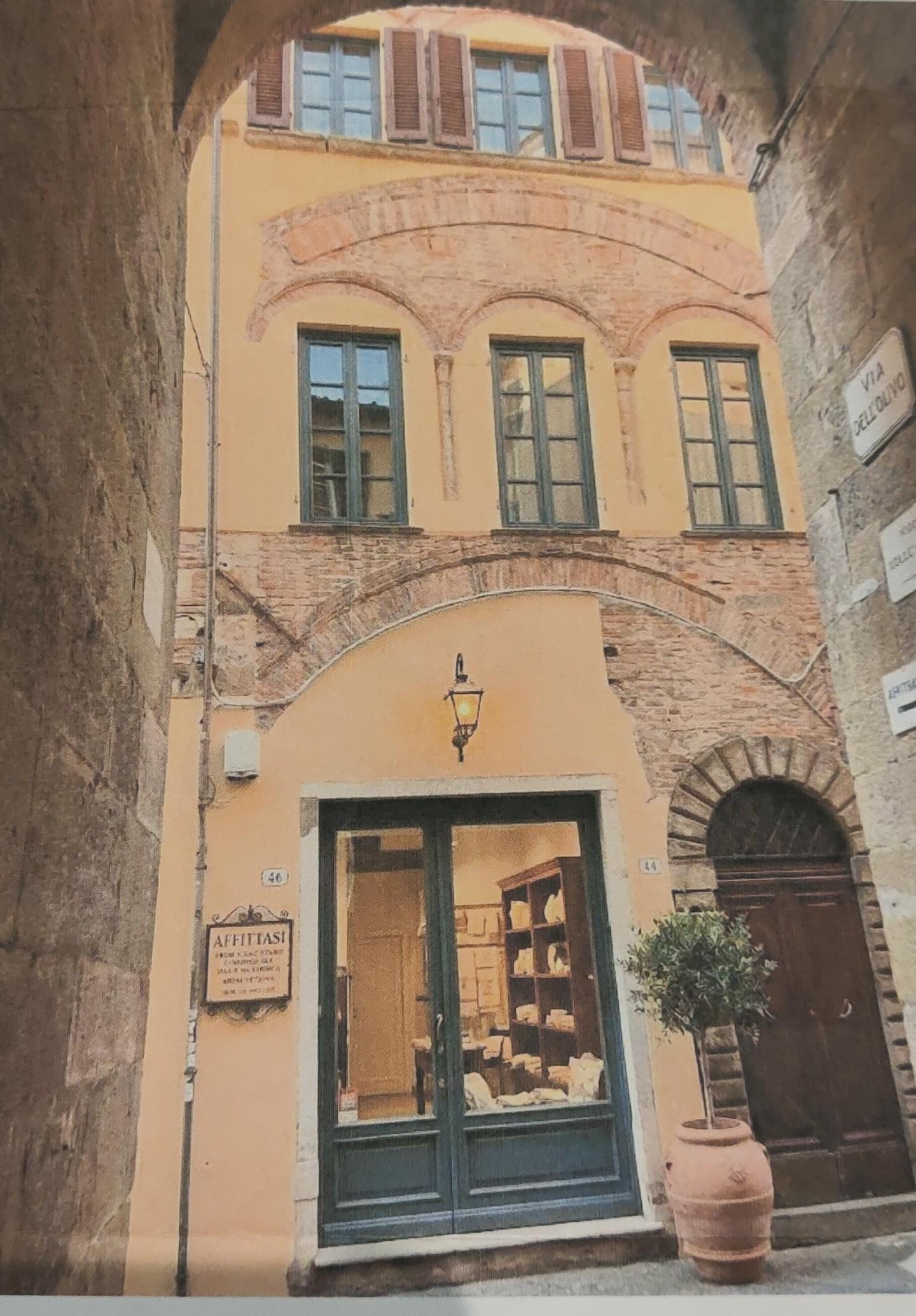 Trilocale ristrutturato, Lucca centro storico