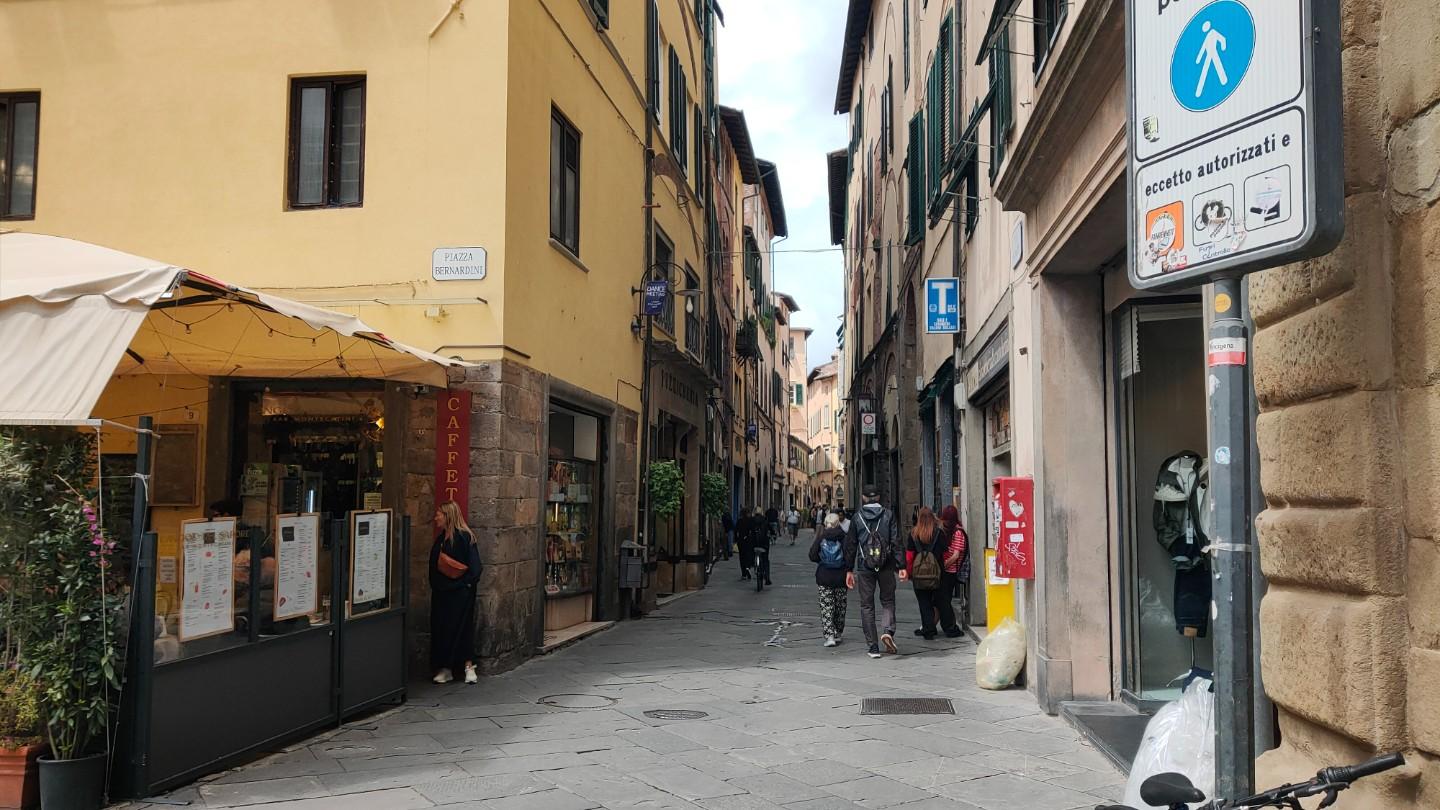 Trilocale ristrutturato, Lucca centro storico