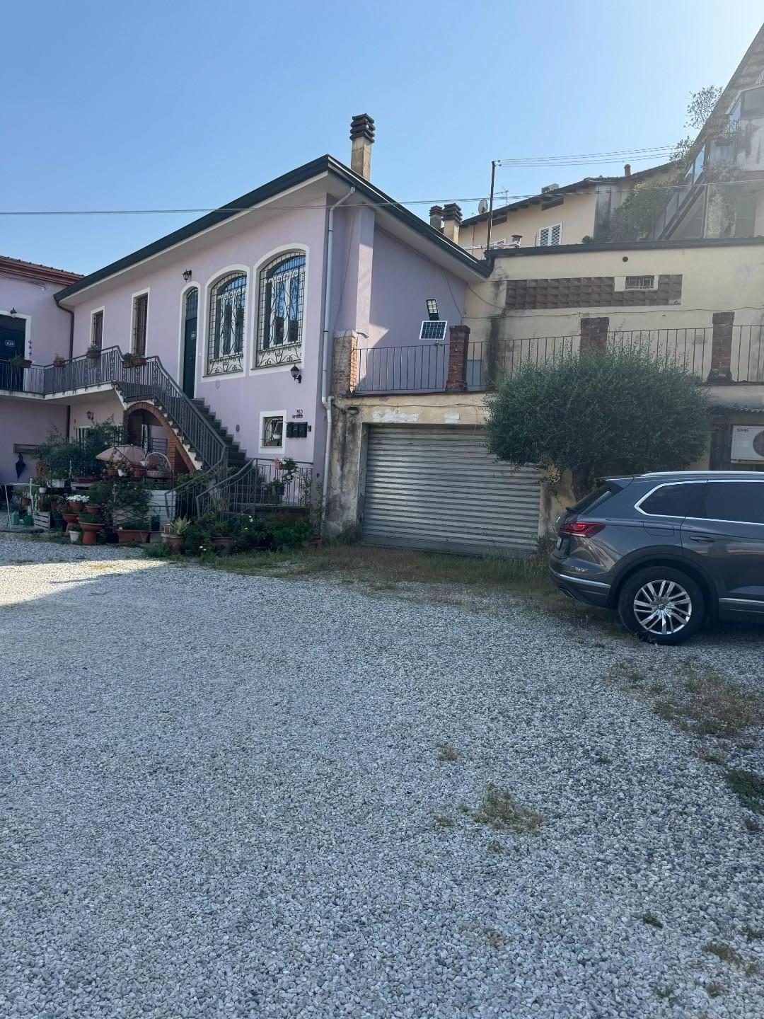 Appartamento con terrazzi, Lucca prima periferia