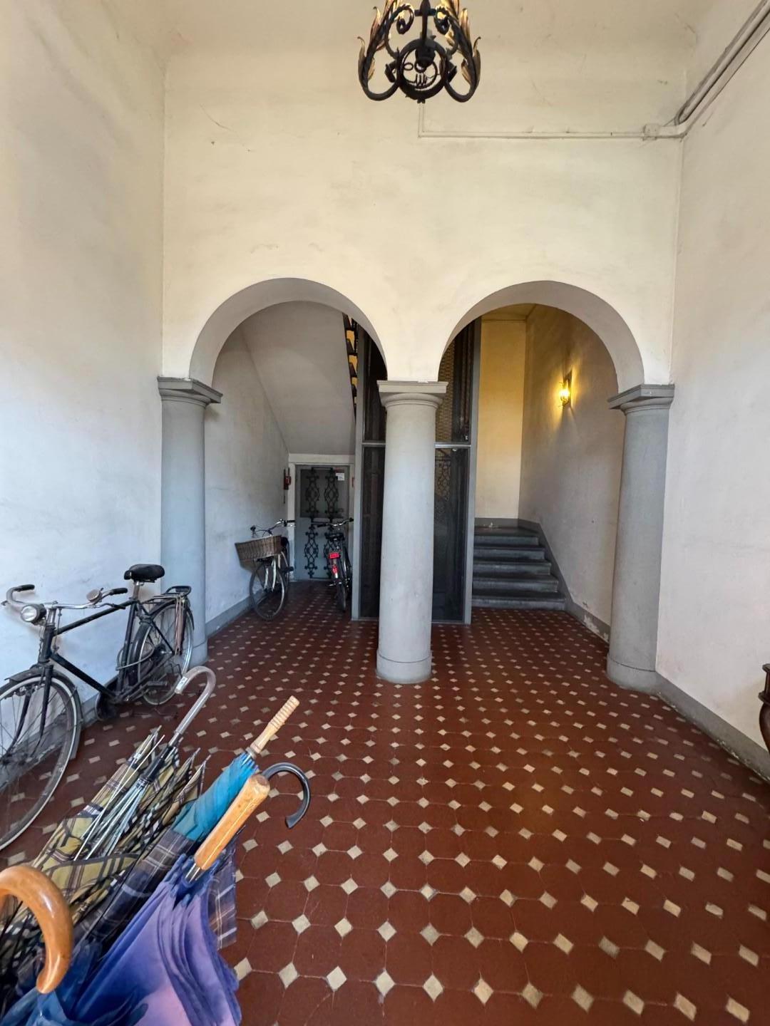 Appartamento con terrazzi, Lucca prima periferia
