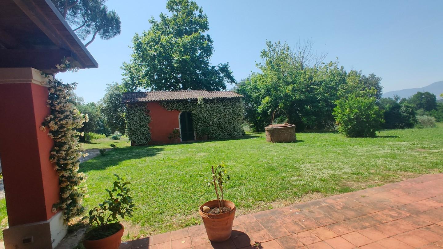 Rustico con giardino a Montecarlo