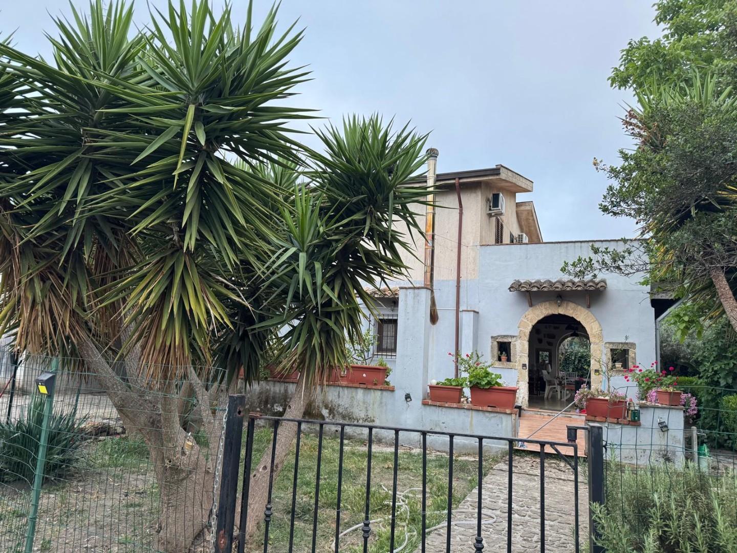 Villa con giardino a Partinico