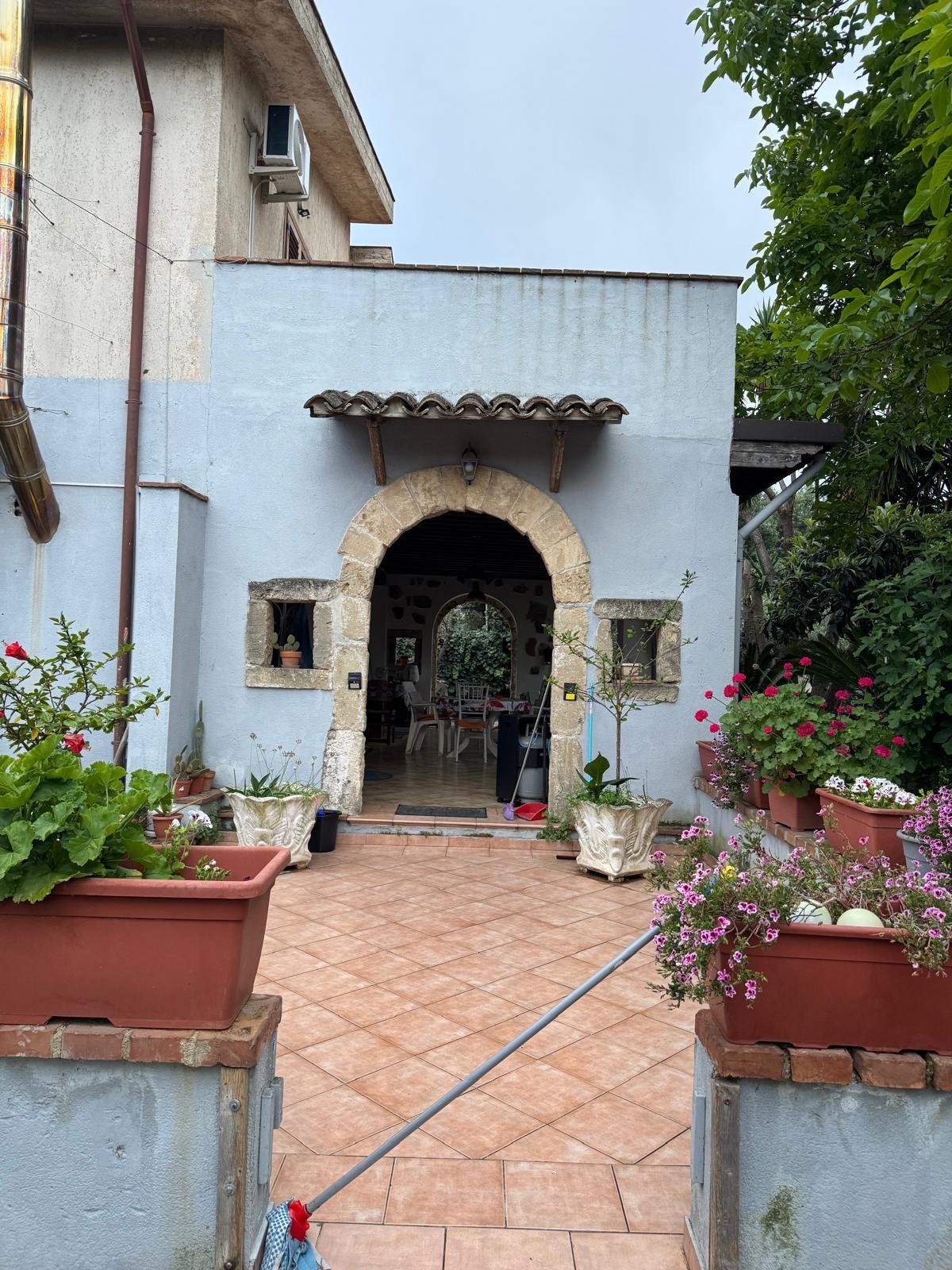 Villa con giardino a Partinico