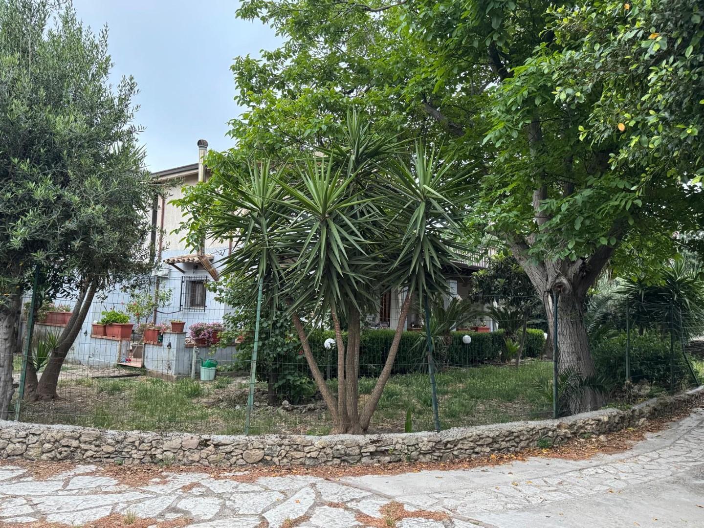 Villa con giardino a Partinico