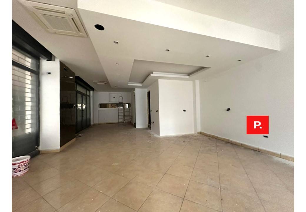 Locale commerciale in affitto a Santa Maria Capua Vetere