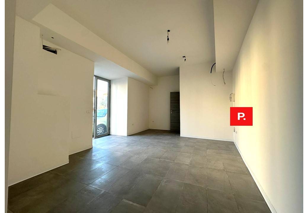 Locale commerciale in affitto a Santa Maria Capua Vetere