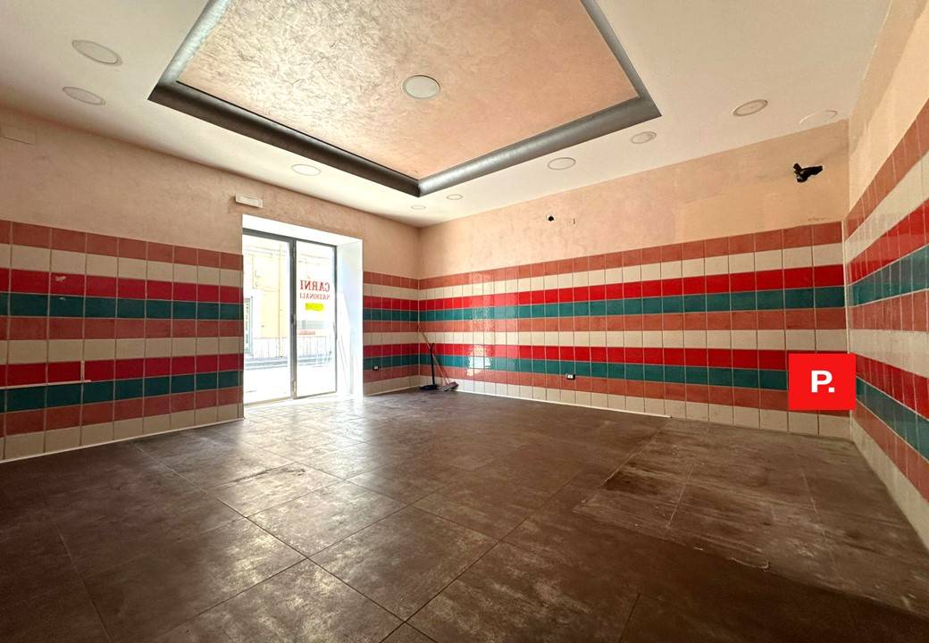 Locale commerciale in affitto a Santa Maria Capua Vetere