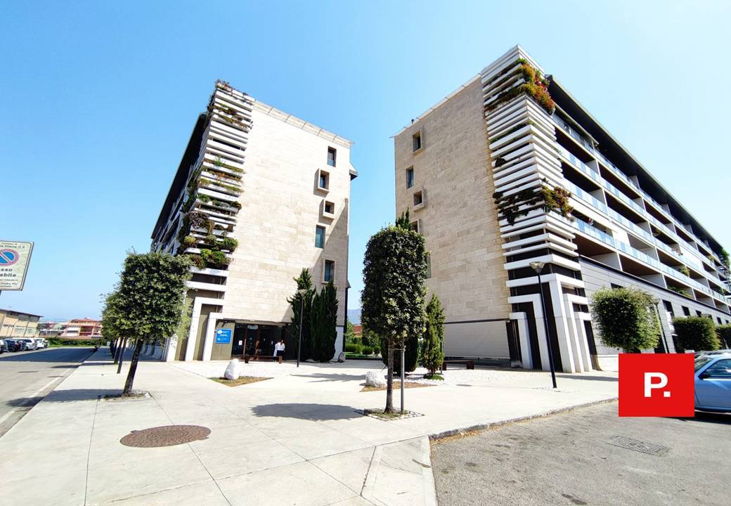 Locale commerciale in affitto a Santa Maria Capua Vetere