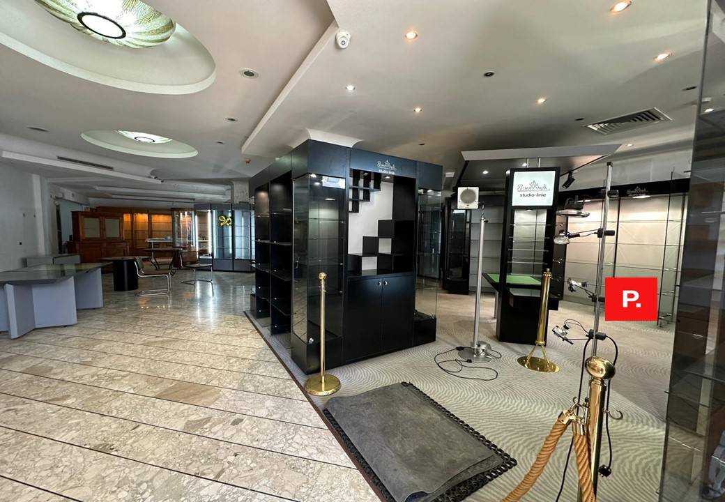 Locale commerciale in vendita a Santa Maria Capua Vetere