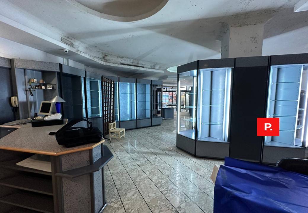 Locale commerciale in vendita a Santa Maria Capua Vetere