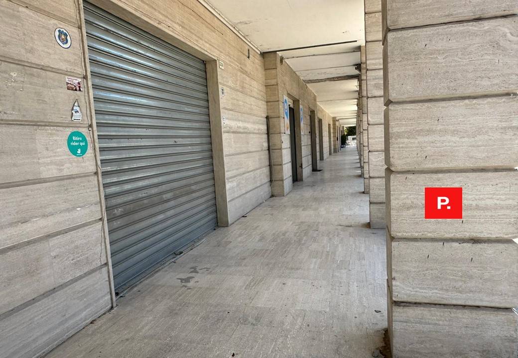 Locale commerciale in affitto a Santa Maria Capua Vetere