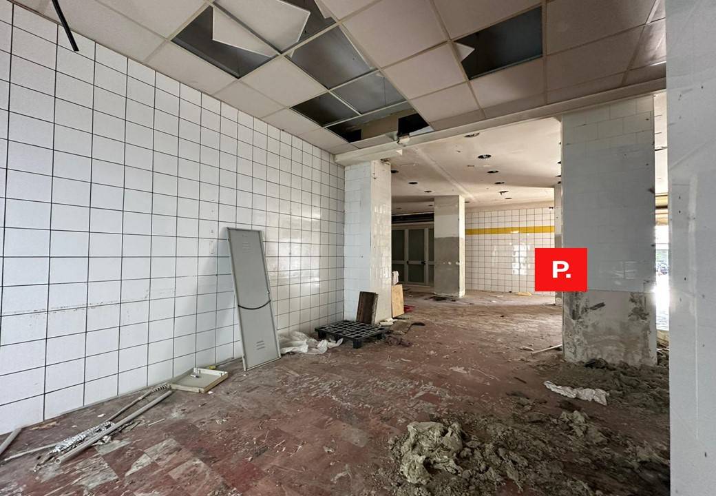 Locale commerciale in affitto a Santa Maria Capua Vetere