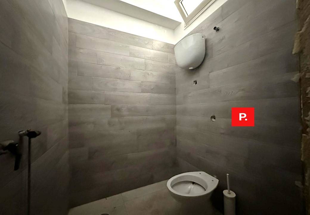 Locale commerciale in affitto a Santa Maria Capua Vetere