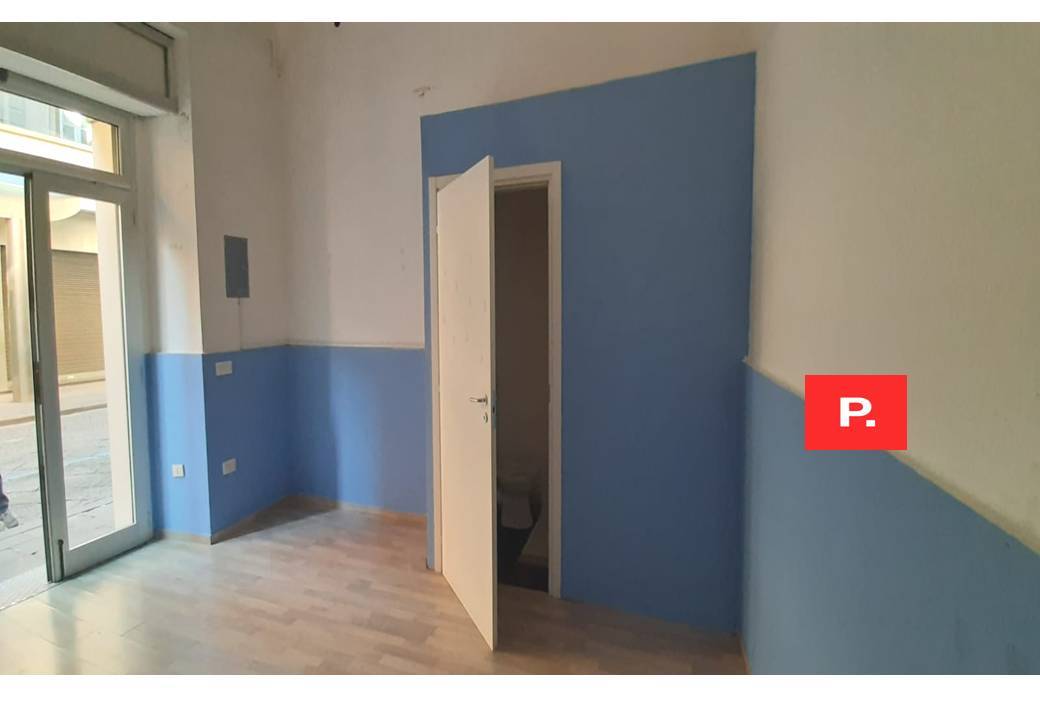 Locale commerciale in affitto a Santa Maria Capua Vetere