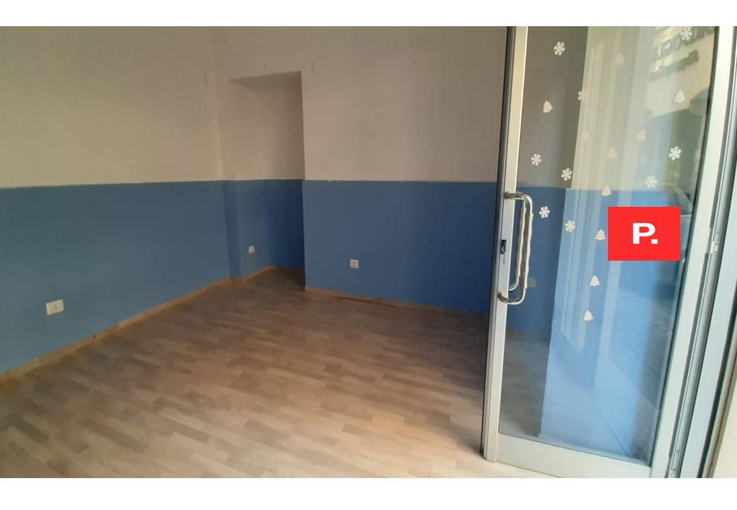 Locale commerciale in affitto a Santa Maria Capua Vetere