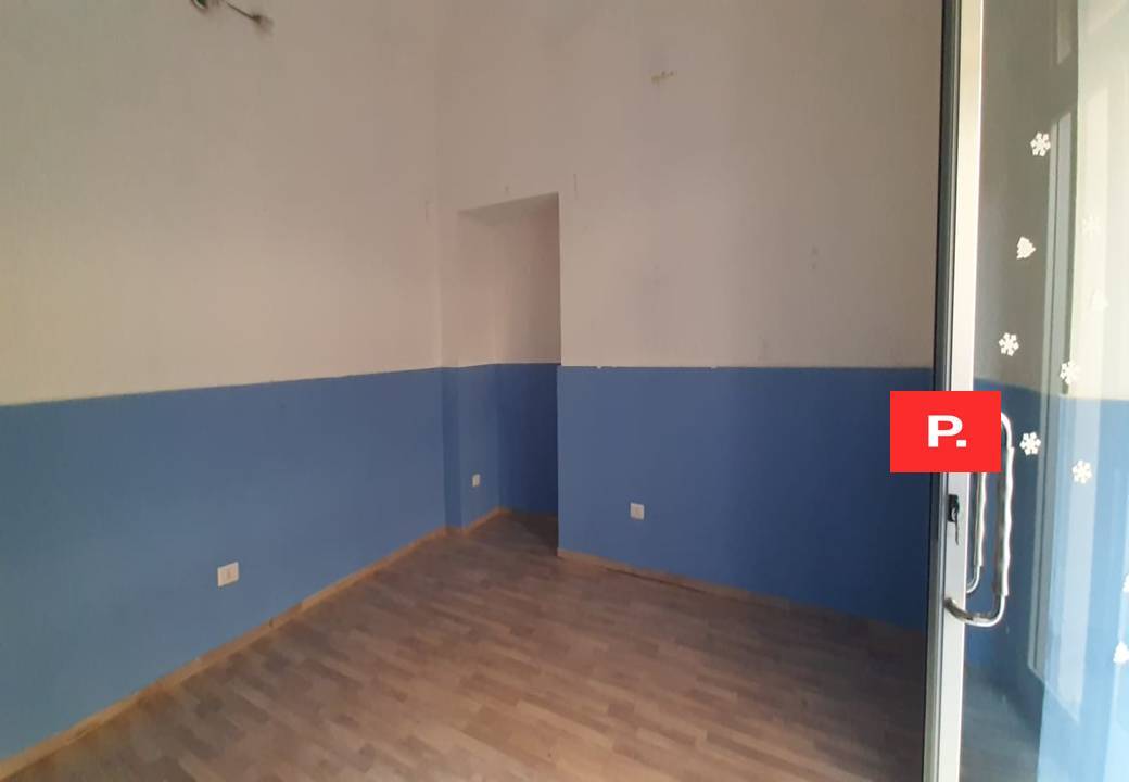 Locale commerciale in affitto a Santa Maria Capua Vetere