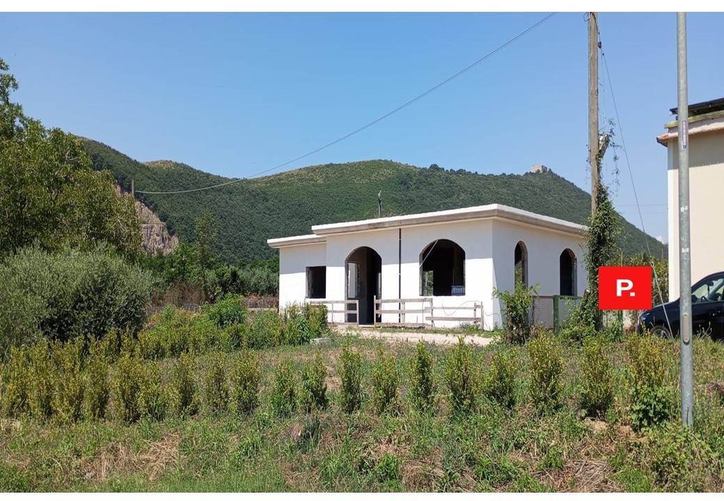 Locale commerciale in vendita a Pontelatone