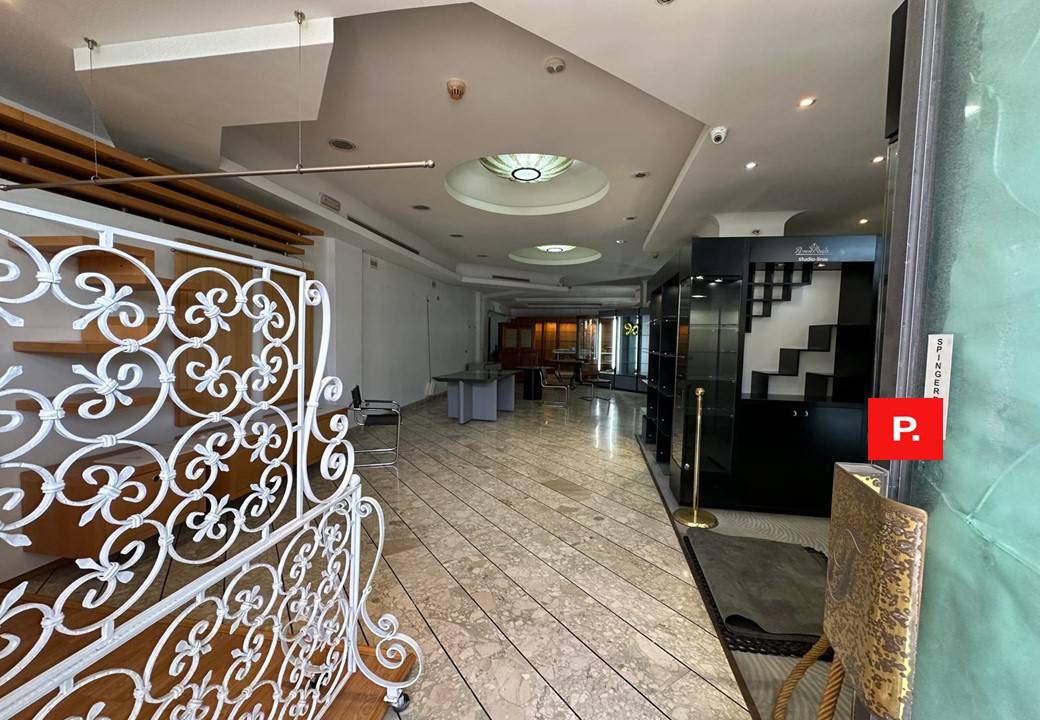 Locale commerciale in vendita a Santa Maria Capua Vetere