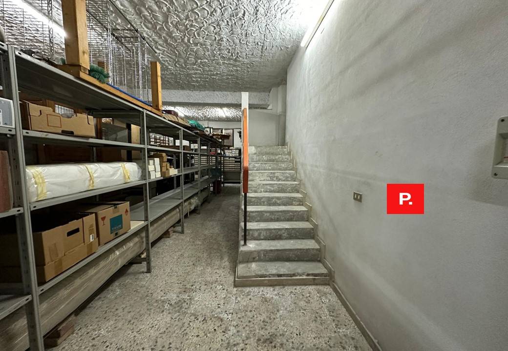 Locale commerciale in vendita a Santa Maria Capua Vetere