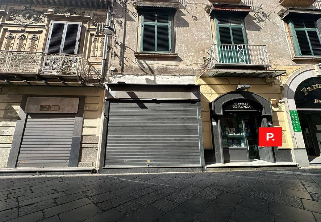 Locale commerciale in affitto a Santa Maria Capua Vetere