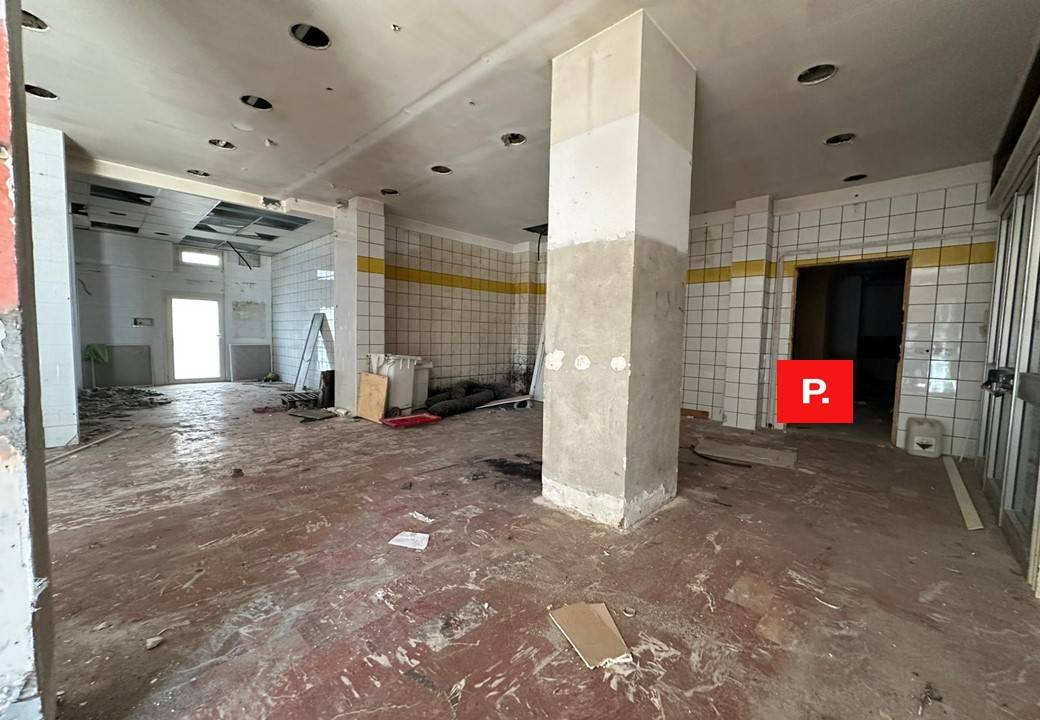 Locale commerciale in affitto a Santa Maria Capua Vetere