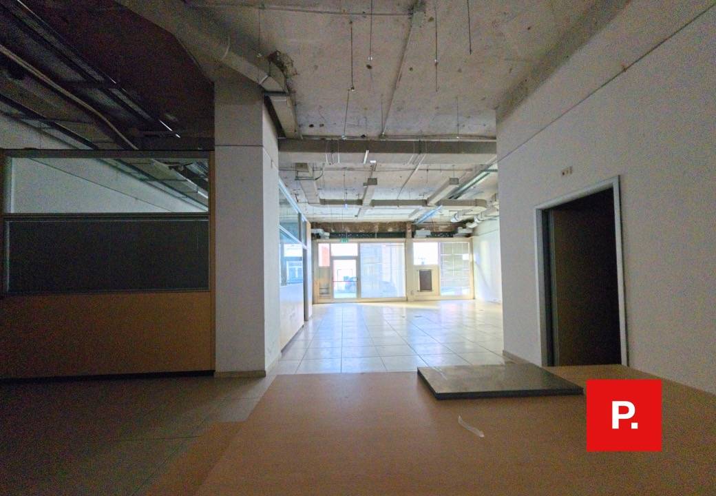 Locale commerciale in affitto a Santa Maria Capua Vetere