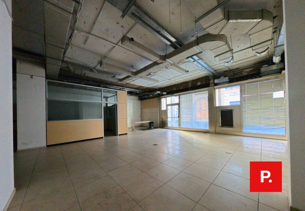 Locale commerciale in affitto a Santa Maria Capua Vetere