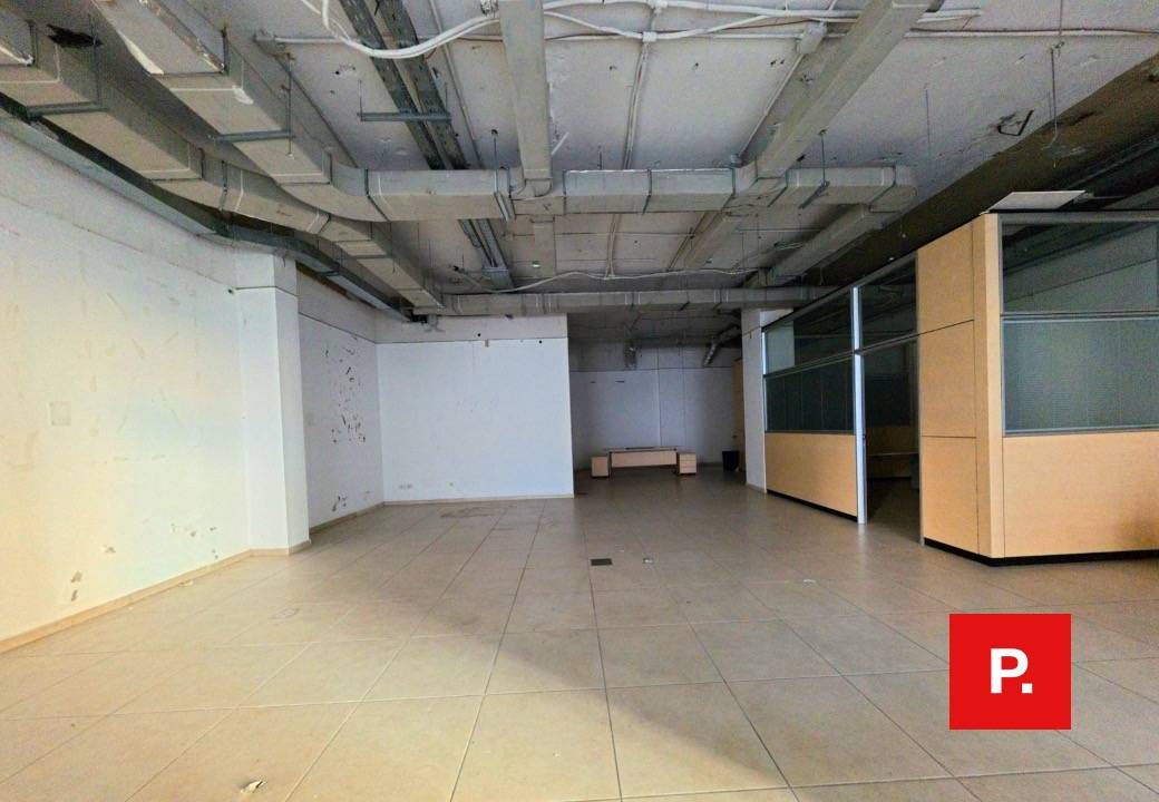 Locale commerciale in affitto a Santa Maria Capua Vetere