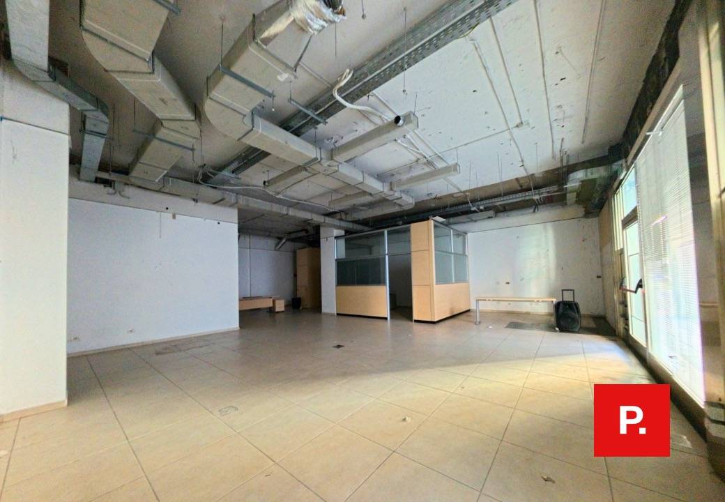 Locale commerciale in affitto a Santa Maria Capua Vetere