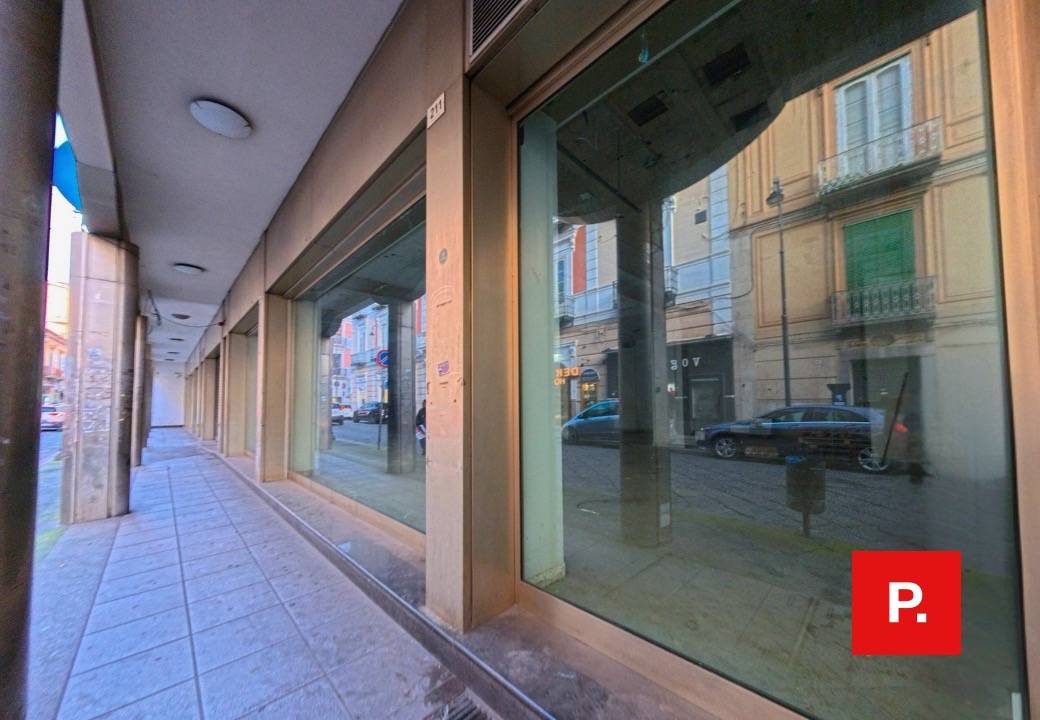 Locale commerciale in affitto a Santa Maria Capua Vetere