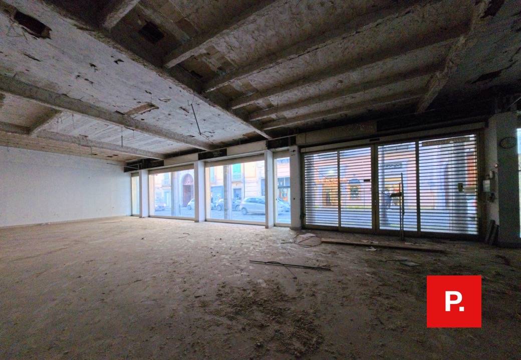 Locale commerciale in affitto a Santa Maria Capua Vetere