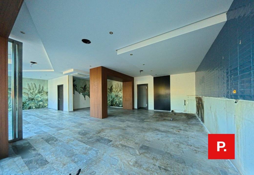 Locale commerciale in affitto a Santa Maria Capua Vetere