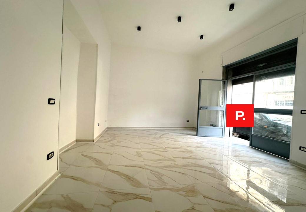 Locale commerciale in affitto a Santa Maria Capua Vetere
