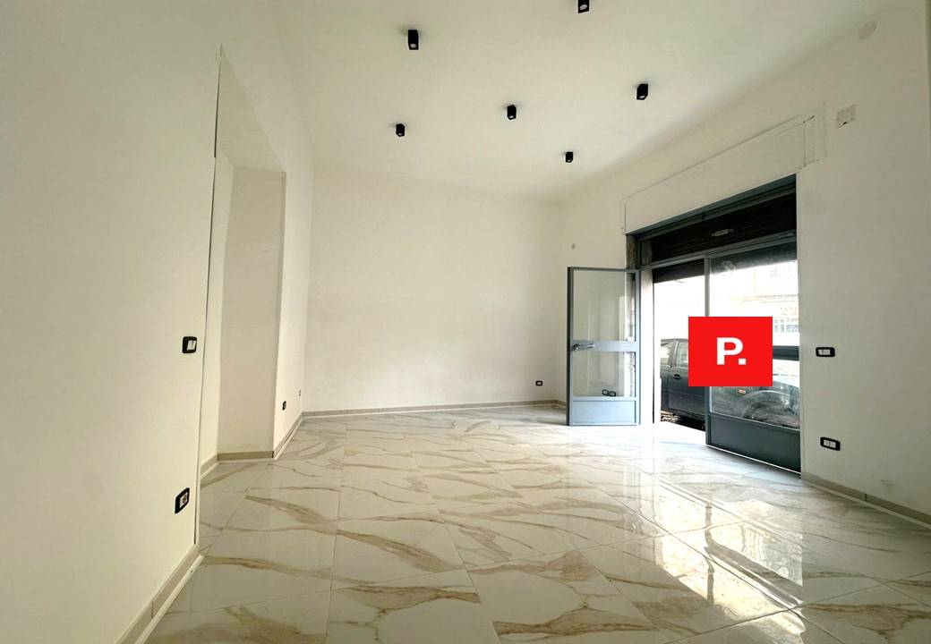 Locale commerciale in affitto a Santa Maria Capua Vetere