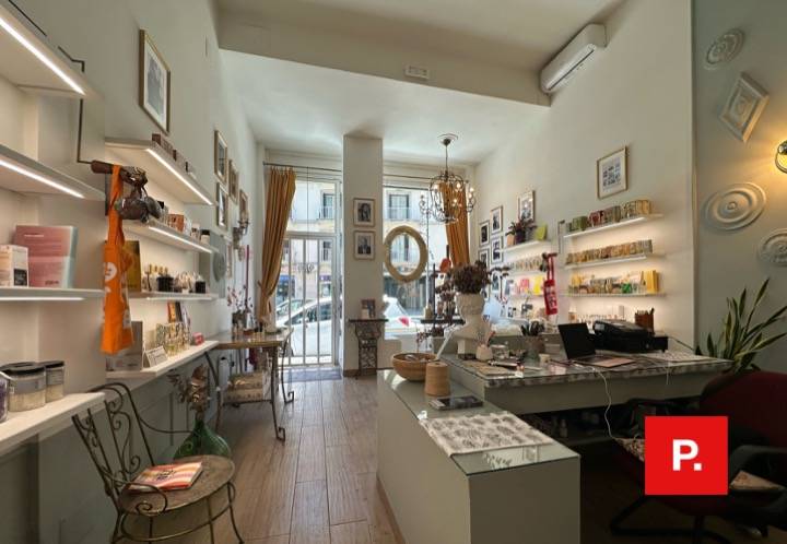 Locale commerciale in vendita a Santa Maria Capua Vetere