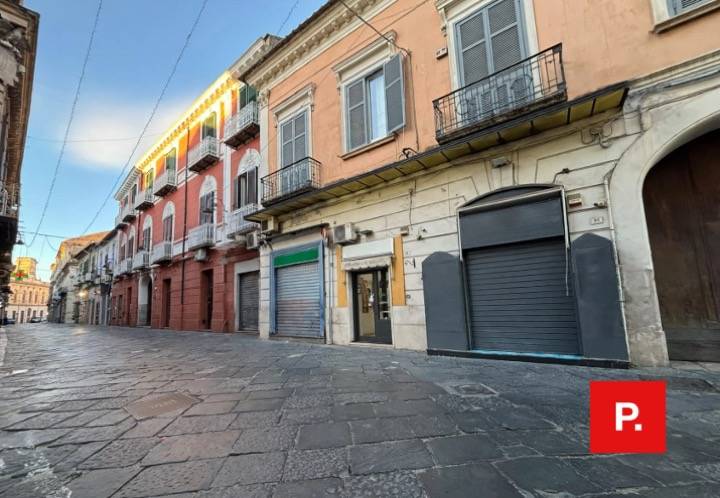 Locale commerciale in vendita a Santa Maria Capua Vetere