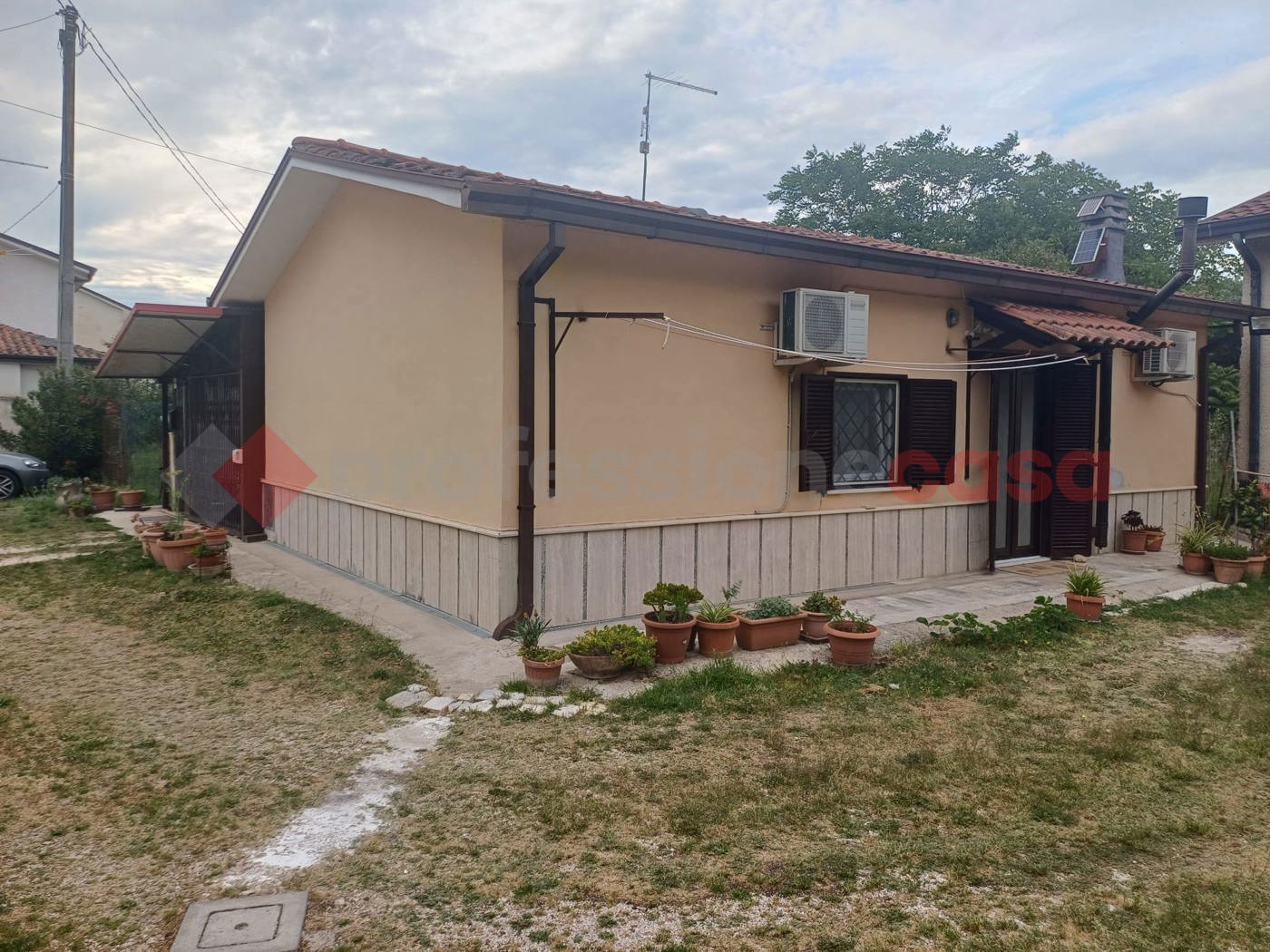 Casa indipendente con box doppio a San Giovanni Incarico
