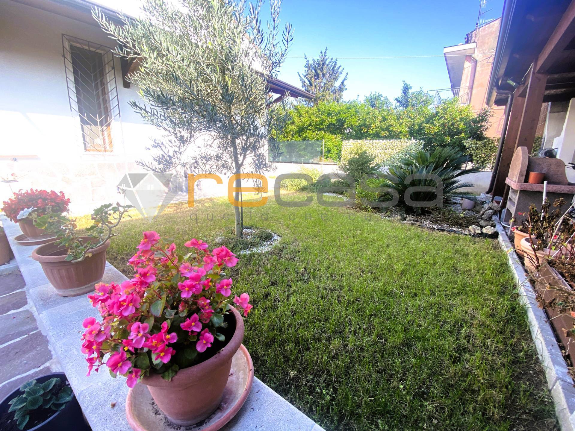 Villa indipendente in vendita a Pontecagnano Faiano, Pontecagnano