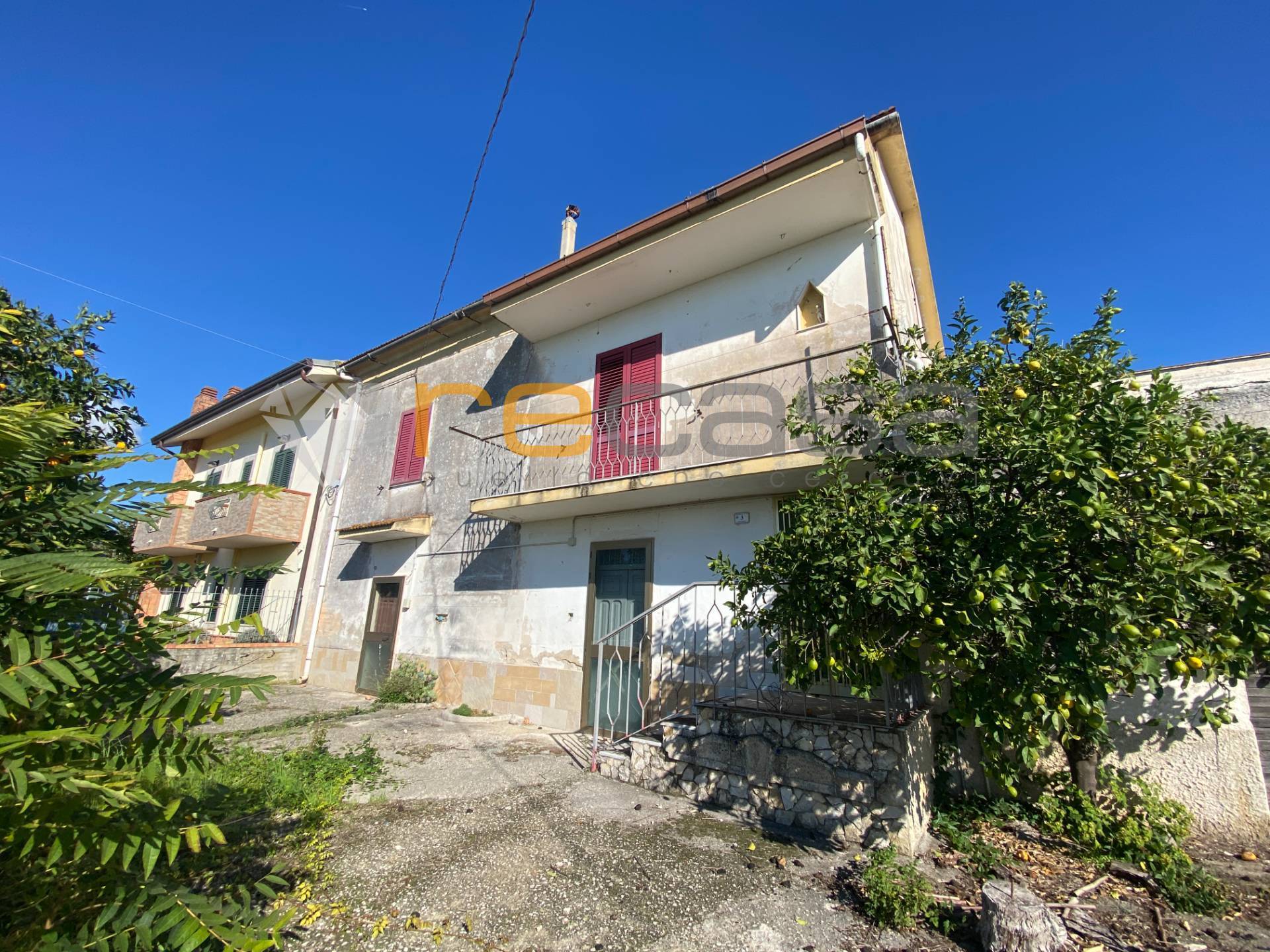 Casa semindipendente in vendita a Montecorvino Rovella, Macchia