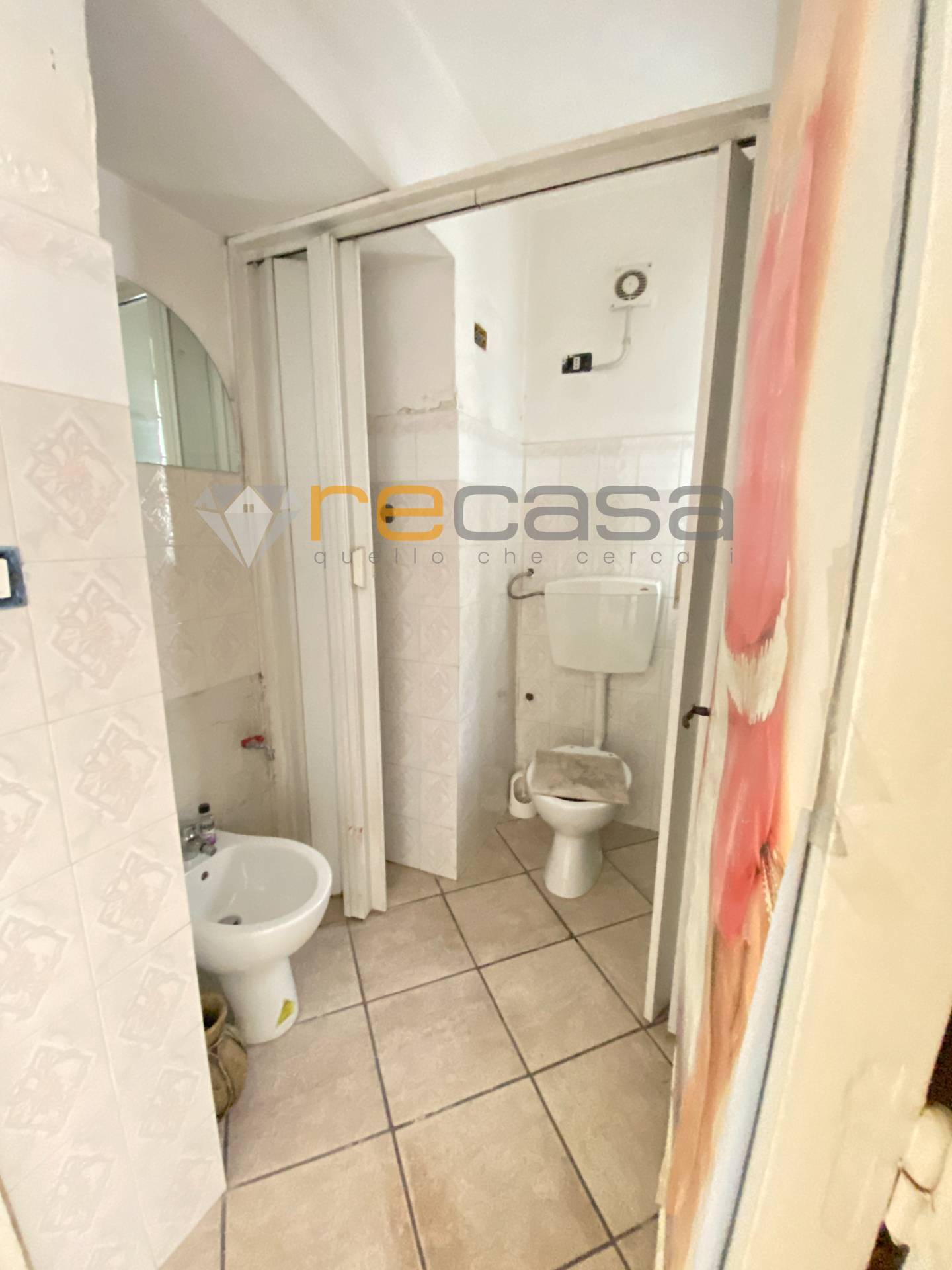 Locale commerciale in affitto a Bellizzi, Centro