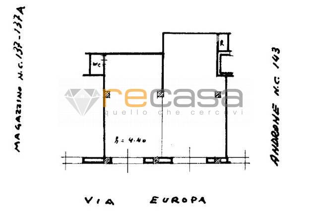 Locale commerciale in vendita a Pontecagnano Faiano, Pontecagnano