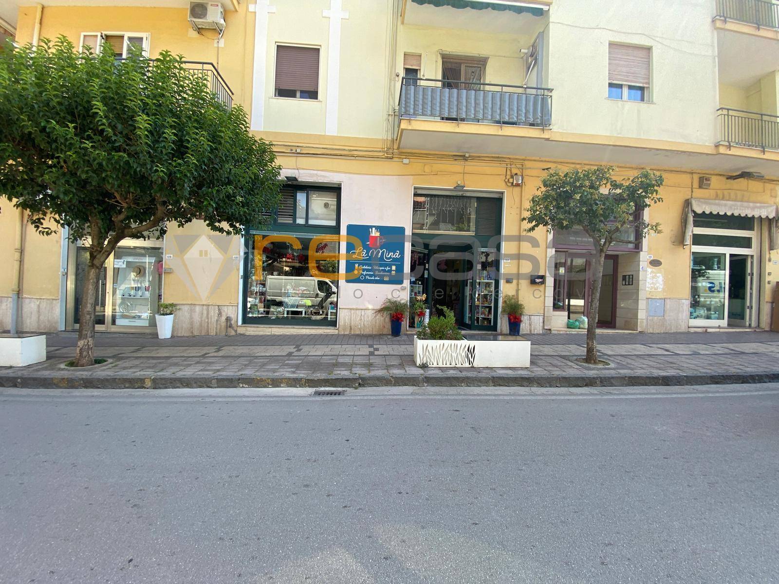 Locale commerciale in vendita a Pontecagnano Faiano, Pontecagnano