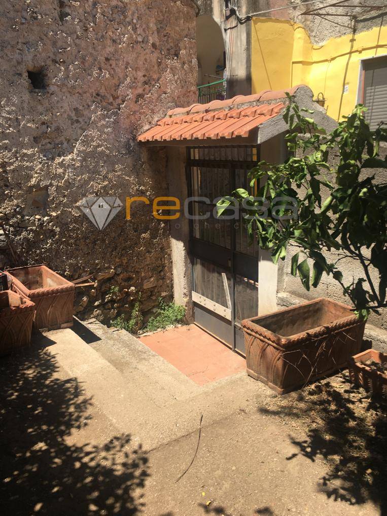 Appartamento con giardino in affitto a Montecorvino Rovella, San Martino