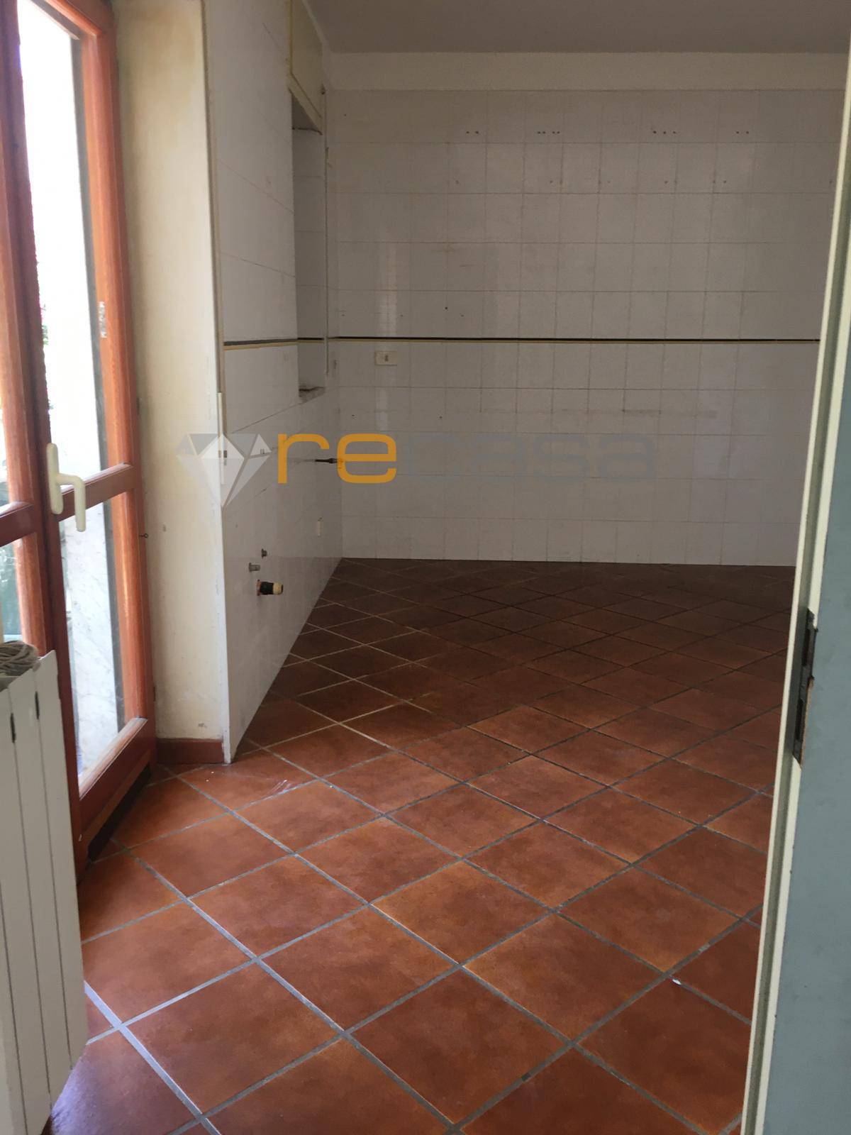 Appartamento con giardino in affitto a Montecorvino Rovella, San Martino