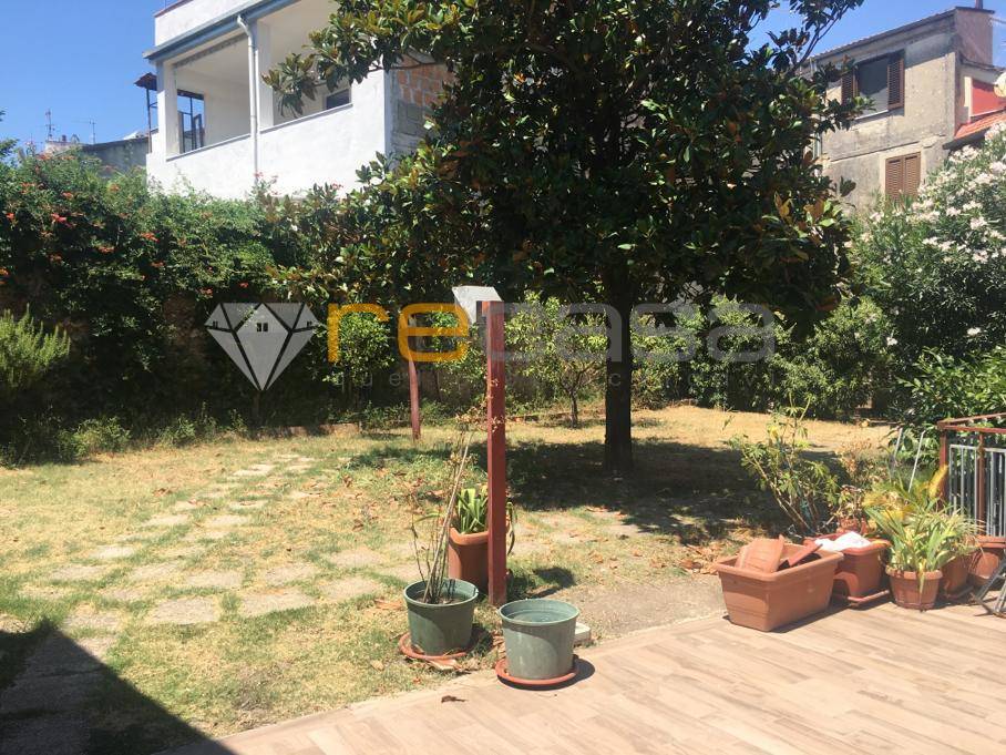 Appartamento con giardino in affitto a Montecorvino Rovella, San Martino